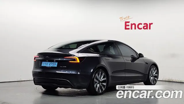 Tesla Model 3 — Фото автомобиля 2