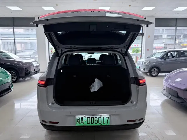 Leapmotor C10 — Фото автомобиля 10