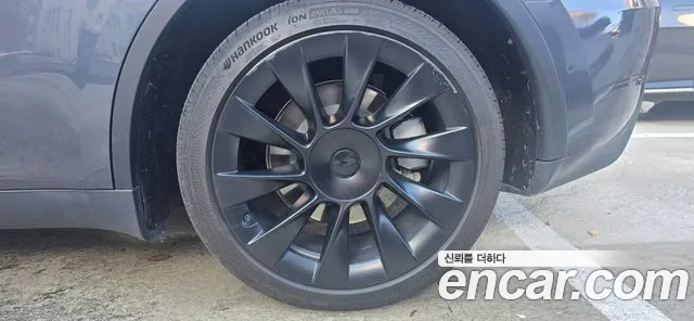 Tesla Model Y — Фото автомобиля 5