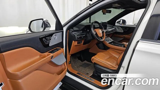 Lincoln Aviator — Фото автомобиля 10