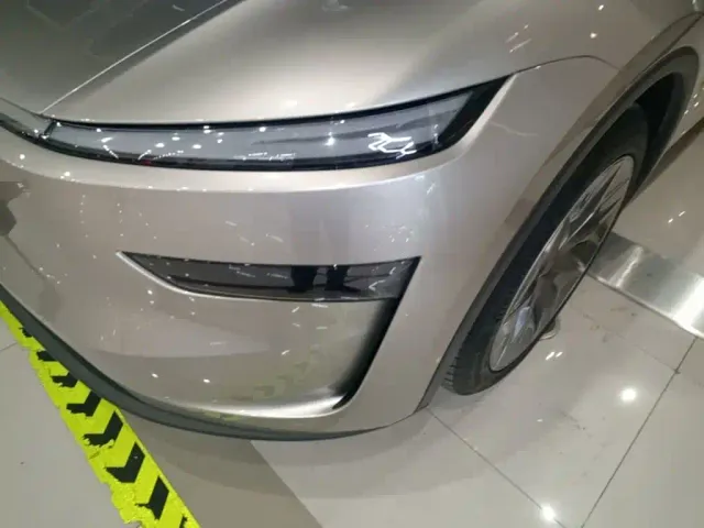 Tesla Model Y L — Фото автомобиля 23