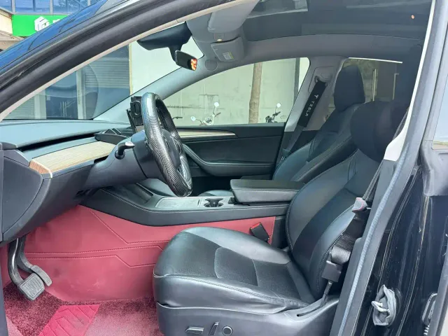 Tesla Model Y — Фото автомобиля 4