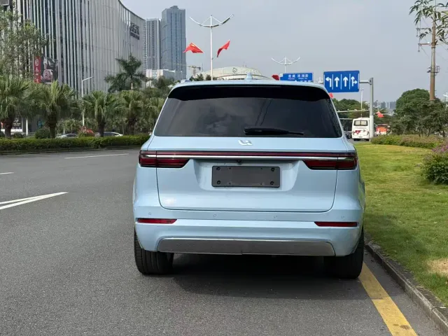 Li Auto ONE — Фото автомобиля 5