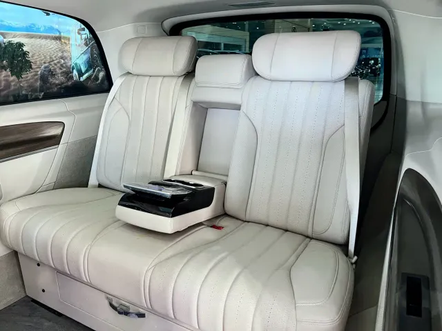 Mercedes-Benz V-Class — Фото автомобиля 11