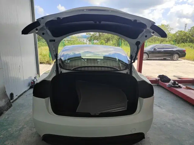 Tesla Model 3 — Фото автомобиля 18
