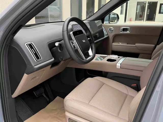 Li Auto L8 — Фото автомобиля 4