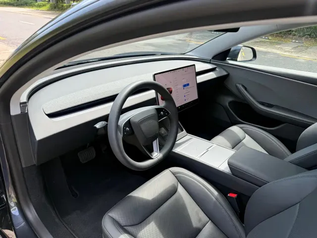 Tesla Model 3 — Фото автомобиля 9
