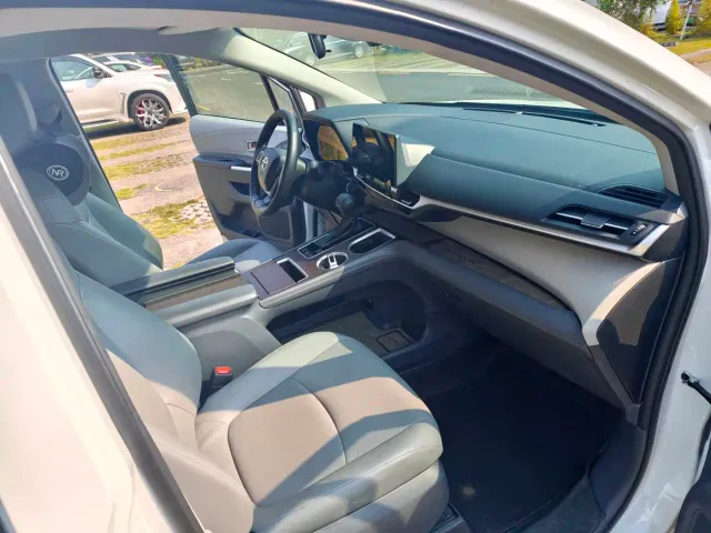 Toyota Granvia — Фото автомобиля 11