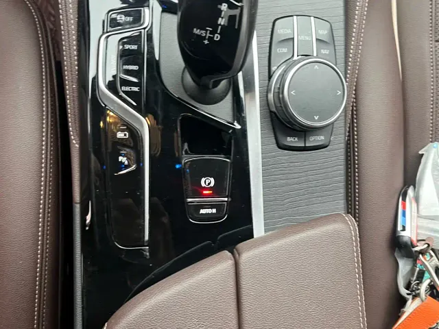 BMW 5 Series — Фото автомобиля 10