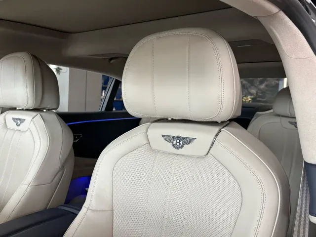 Bentley Flying Spur — Фото автомобиля 28