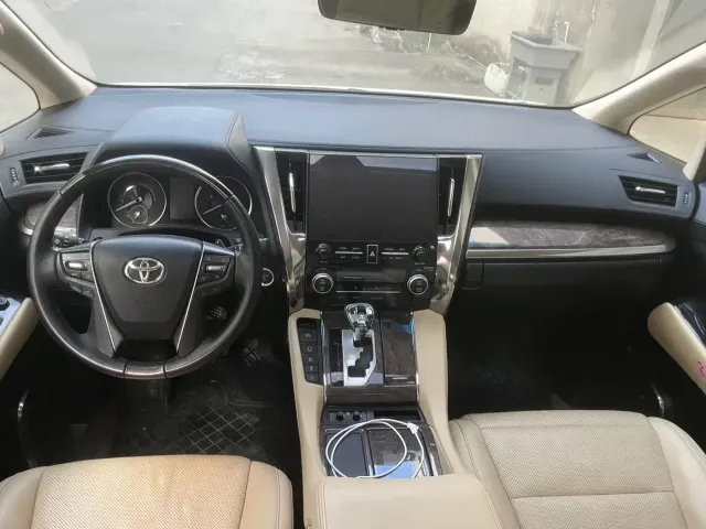 Toyota Vellfire — Фото автомобиля 12
