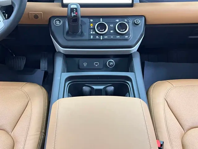 Land Rover Defender — Фото автомобиля 25