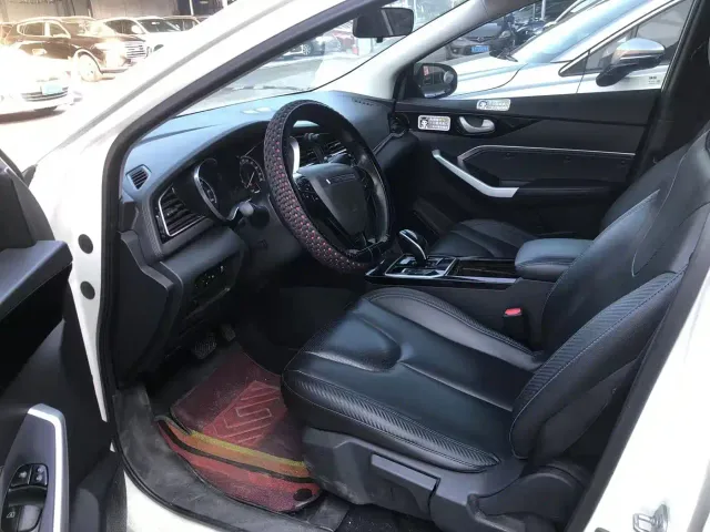 Venucia D60 EV — Фото автомобиля 4