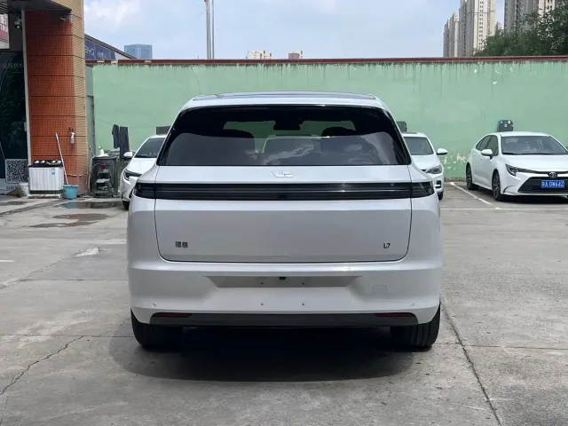 Li Auto L7 — Фото автомобиля 5