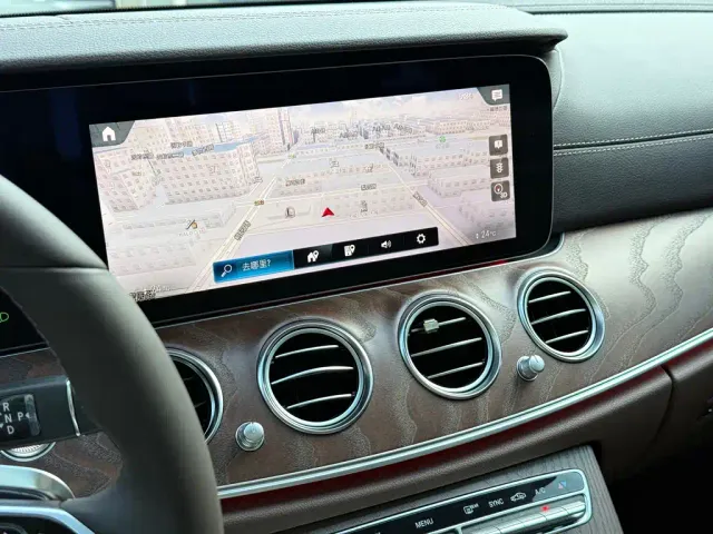 Mercedes-Benz E-Class — Фото автомобиля 11