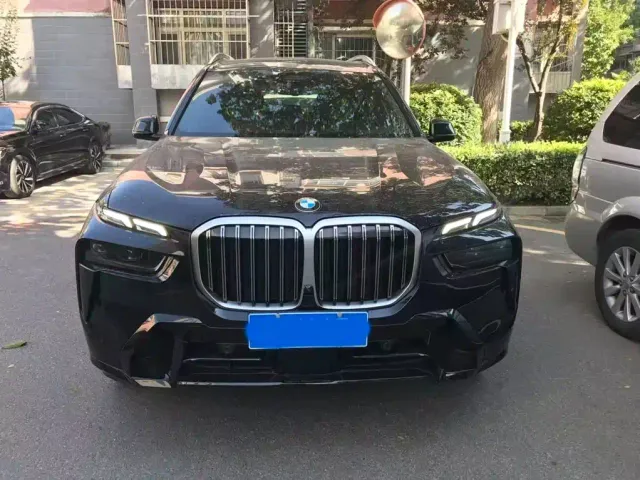 BMW X7 — Фото автомобиля 2