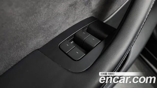 Tesla Model Y — Фото автомобиля 27