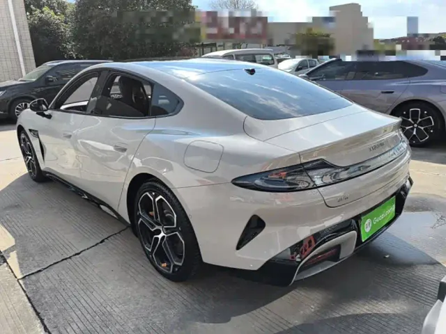 Xiaomi SU7 — Фото автомобиля 4