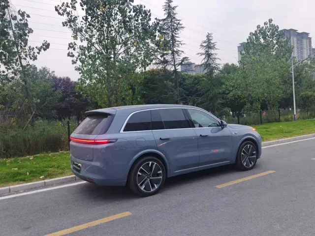 Li Auto L8 — Фото автомобиля 11