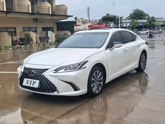 Lexus ES — Фото автомобиля 2