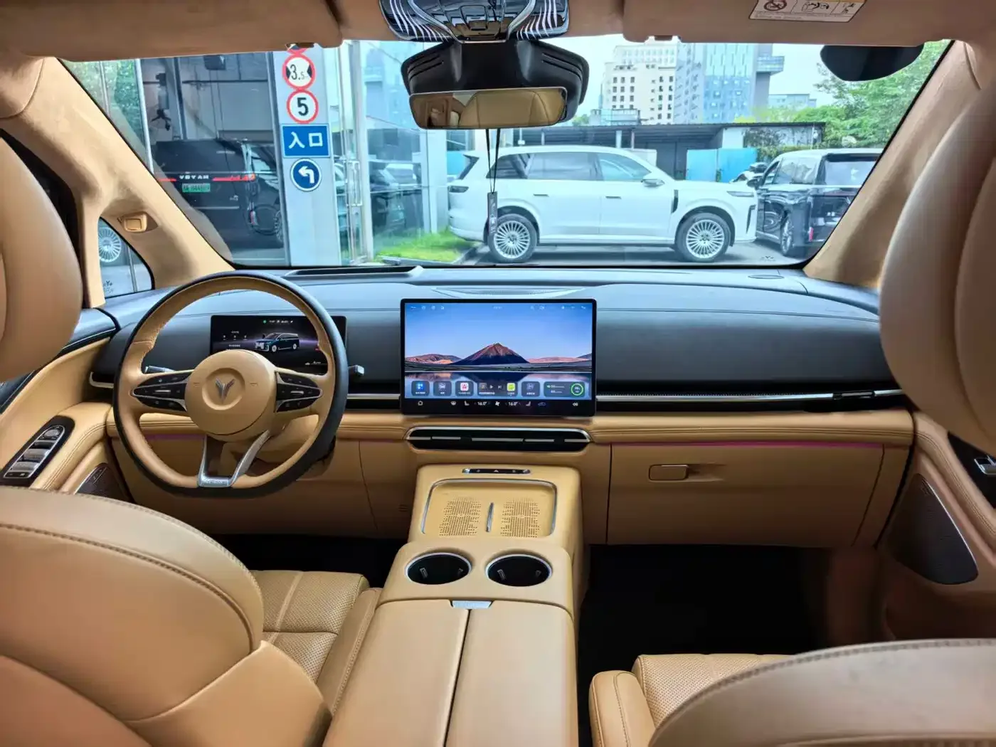Voyah Auto Voyah Dreamer 2025 Model PHEV 4WD Premium QianKun Edition — Фото автомобиля 11
