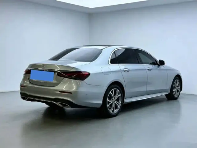Mercedes-Benz E-Class — Фото автомобиля 6