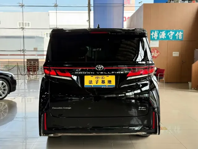 Toyota Vellfire — Фото автомобиля 28