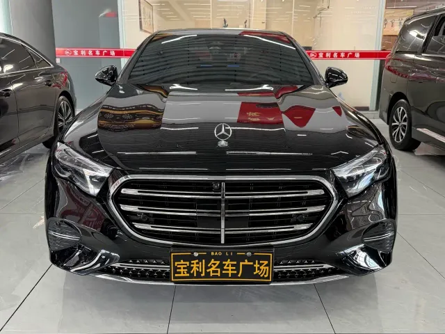 Фотография автомобиля — Mercedes-Benz E-Class