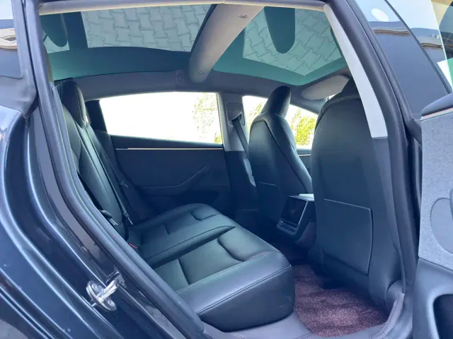 Tesla Model 3 — Фото автомобиля 13