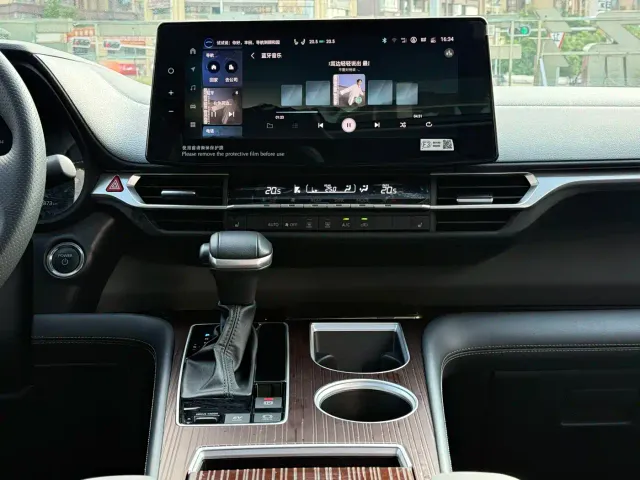 Toyota Granvia — Фото автомобиля 15