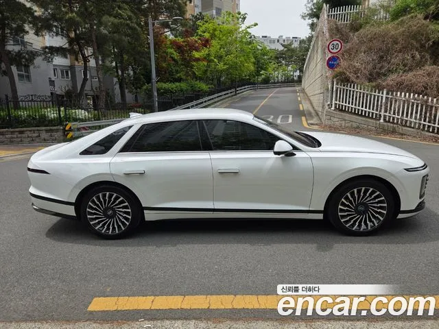Hyundai Grandeur Grandeur (GN7) 2.5 Бензин 2WD — Фото автомобиля 3