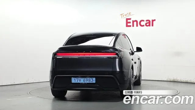 Tesla Model Y — Фото автомобиля 4