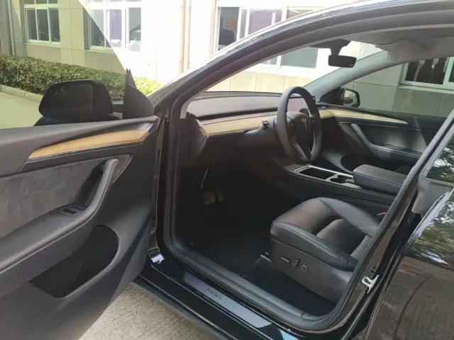 Tesla Model Y 2022 Facelift Rear-Wheel Drive Version — Фото автомобиля 15
