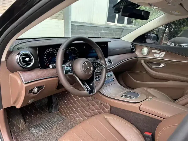 Mercedes-Benz E-Class — Фото автомобиля 4