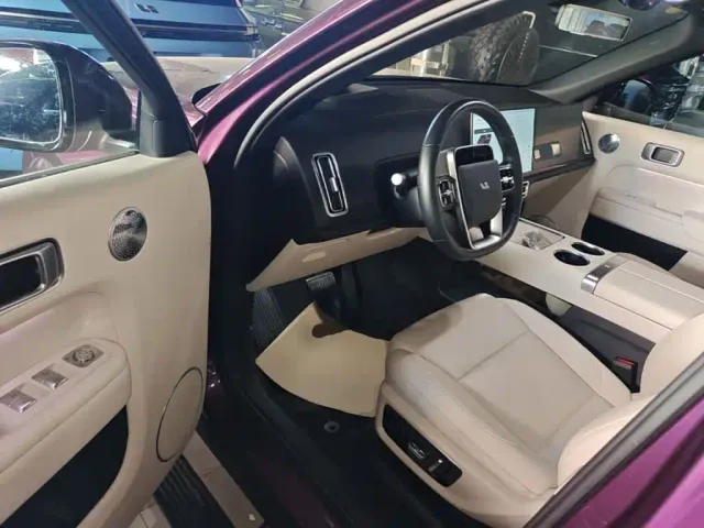 Li Auto L9 — Фото автомобиля 15
