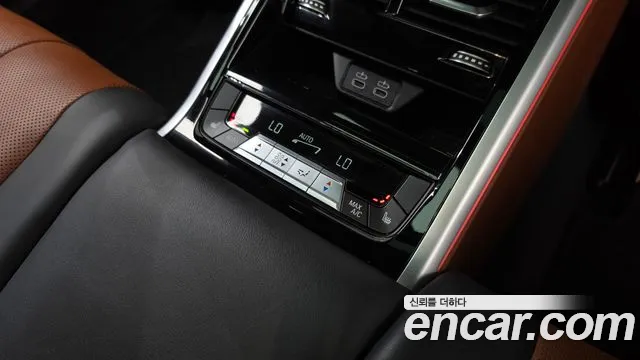 BMW 8 Series G15 — Фото автомобиля 16
