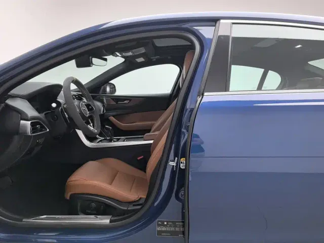 Jaguar XEL — Фото автомобиля 10