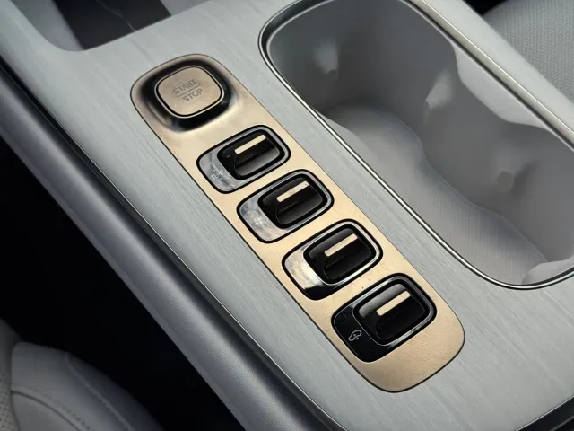 Xiaomi SU7 — Фото автомобиля 10
