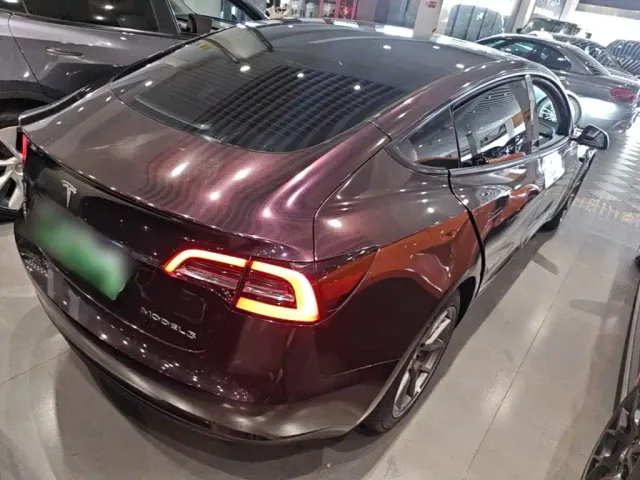 Tesla Model 3 — Фото автомобиля 6