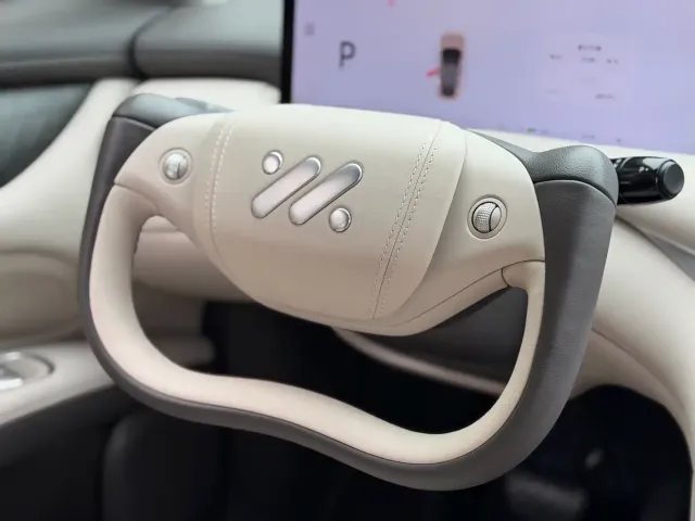 IM Motors LS6 — Фото автомобиля 9