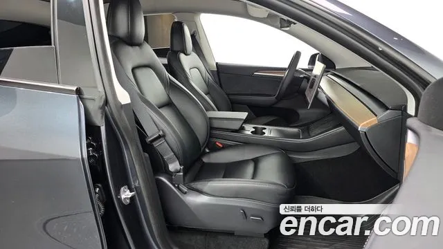 Tesla Model Y — Фото автомобиля 11