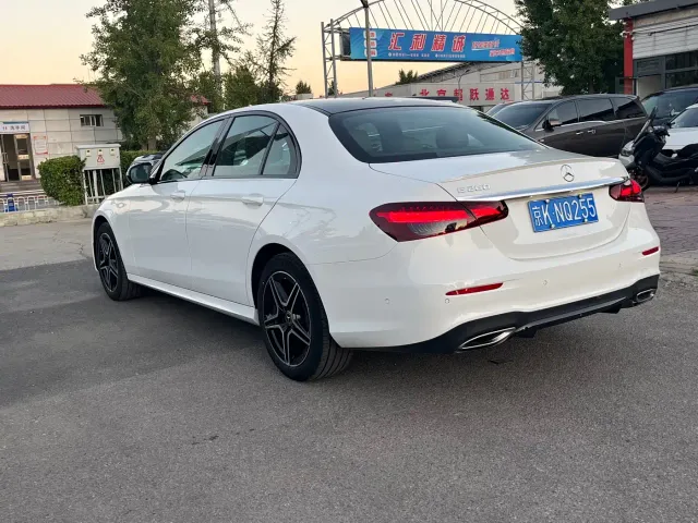 Mercedes-Benz E-Class — Фото автомобиля 4