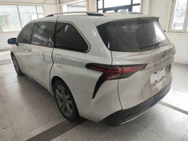 Toyota Sienna — Фото автомобиля 15