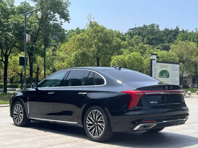 Hongqi H5 — Фото автомобиля 9