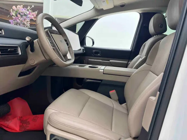 Li Auto MEGA — Фото автомобиля 5