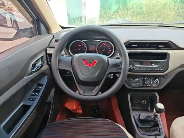 Wuling Hongguang — Фото автомобиля 10