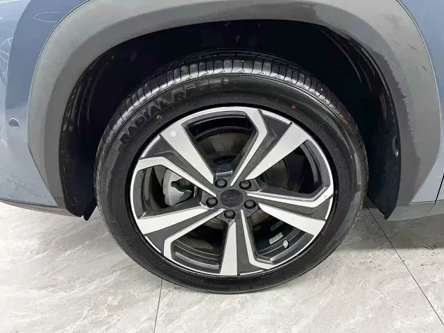 Geely Boyue L — Фото автомобиля 23