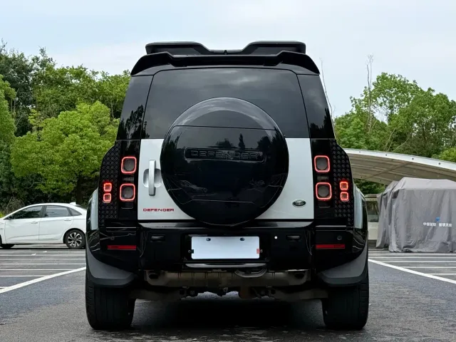 Land Rover Defender — Фото автомобиля 5