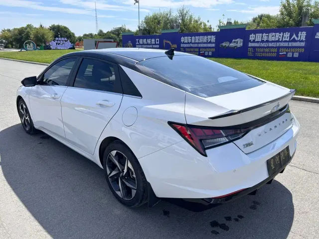 Hyundai Elantra — Фото автомобиля 8