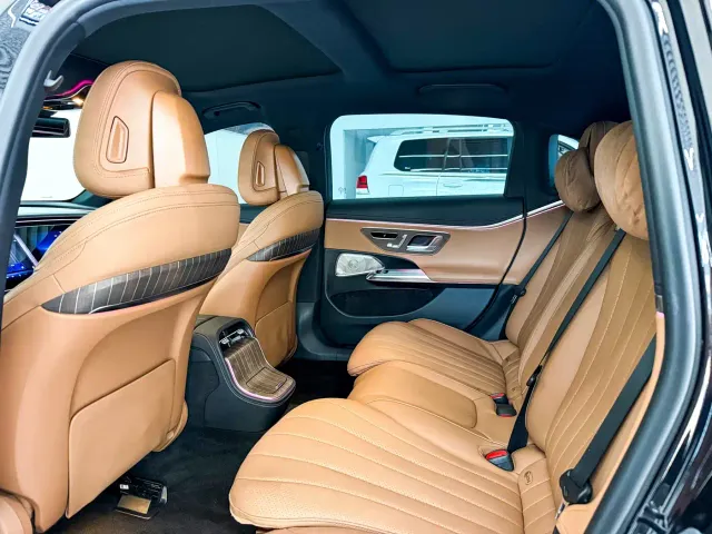 Mercedes-Benz E-Class — Фото автомобиля 12